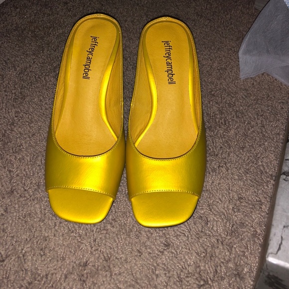 Jeffrey Campbell Shoes - Jeffrey Campbell: Gold Beatrix Wedge